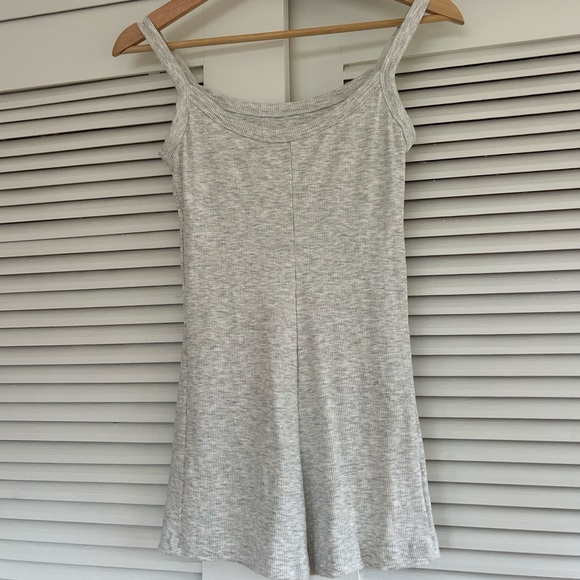 Gray Ribbed Romper - Picture 3 of 3